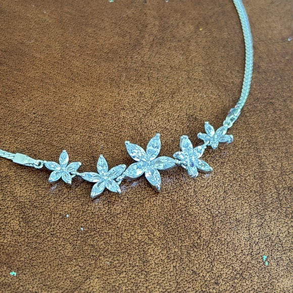 Star Flower Necklace - Picture 3 of 7